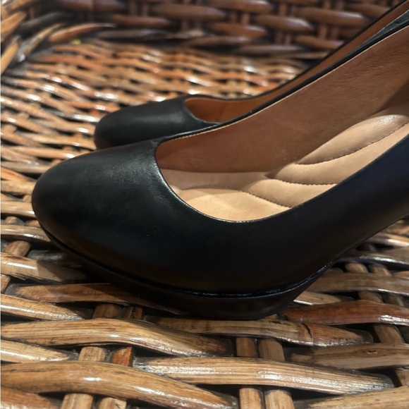 Clarks Indigo Women's Black Leather Comfort Platform
Classic Pump Heels 6 - Picture 5 of 16